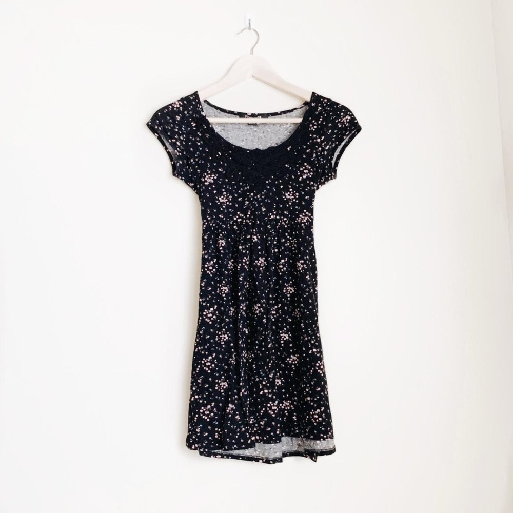 BLACK FLORAL MINI DRESS WITH PINK ACCENTS!